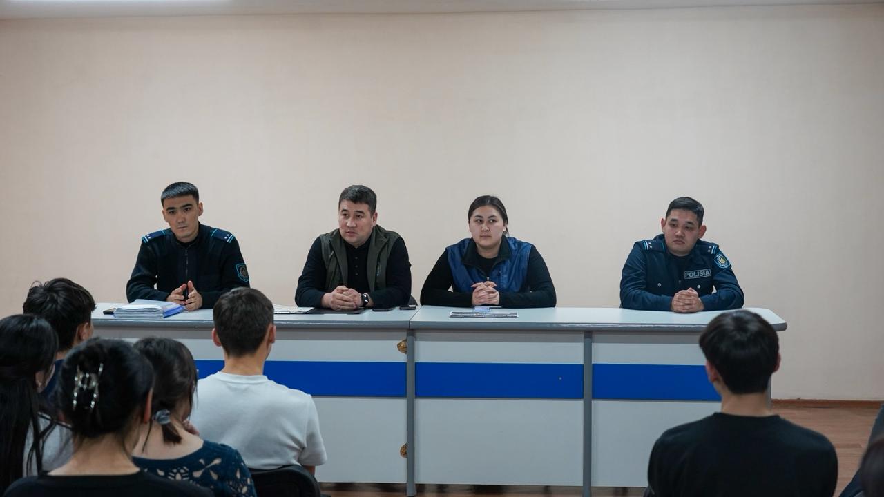 ШҚО полицейлері студенттермен киберқауіпсіздік және жауапкершілік туралы кездесу өткізді