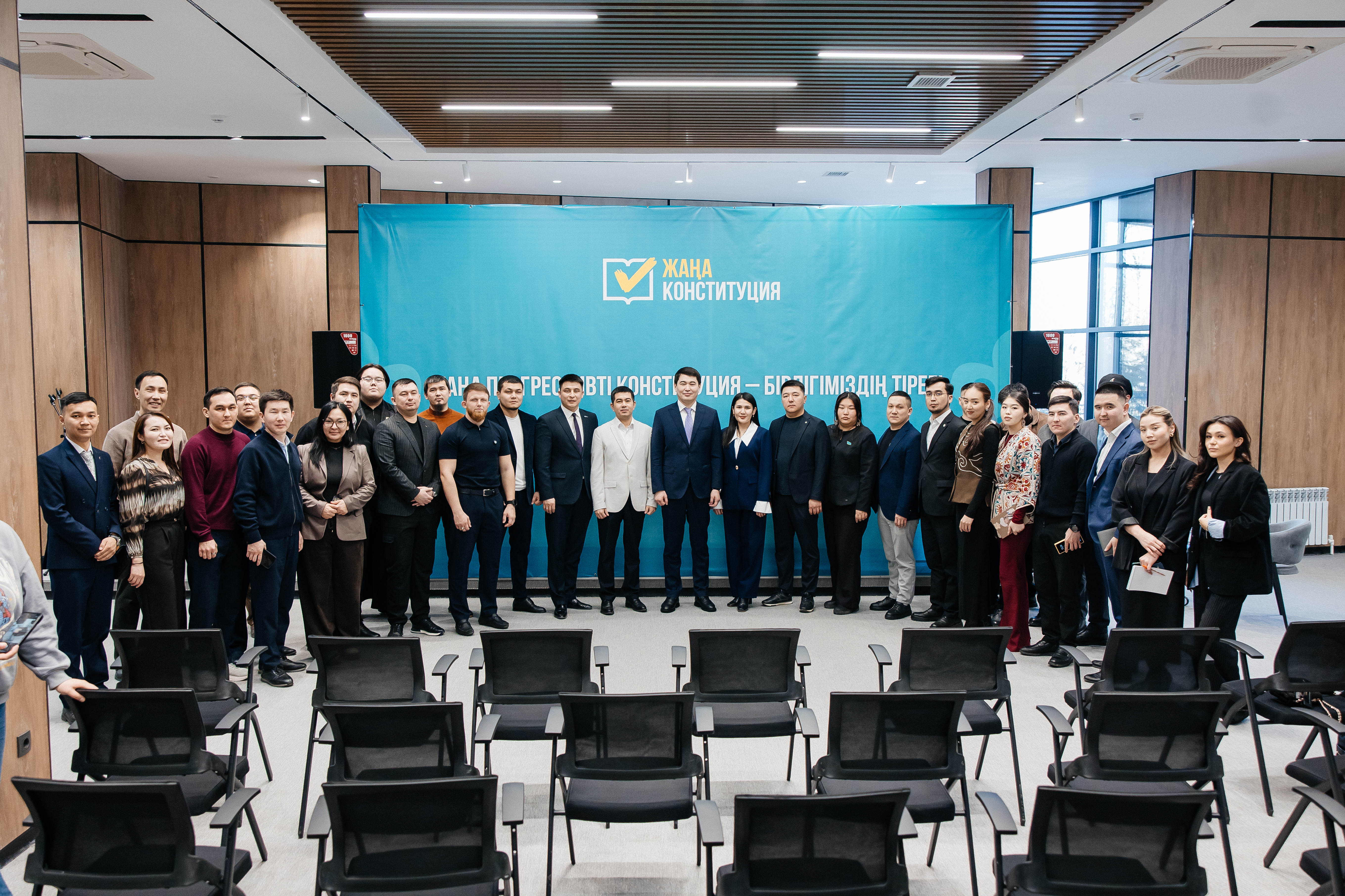 Жаңа прогрессивті Конституция – бірлігіміздің негізі: облыс әкімінің орынбасары атыраулық жастармен кездесті