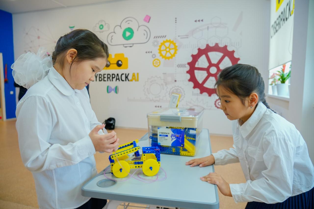 Елордалық мектепте STEAM және ЖИ-ге негізделген білім берудің жаңа моделі таныстырылды