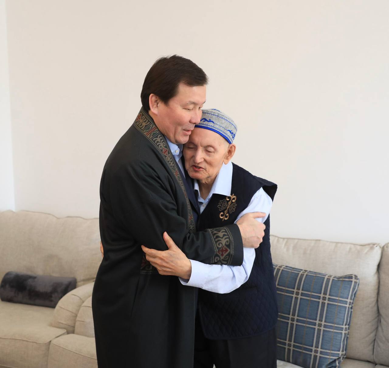 Асхат Шахаров Көрісу күнінде белгілі композитордың шаңырағына барды