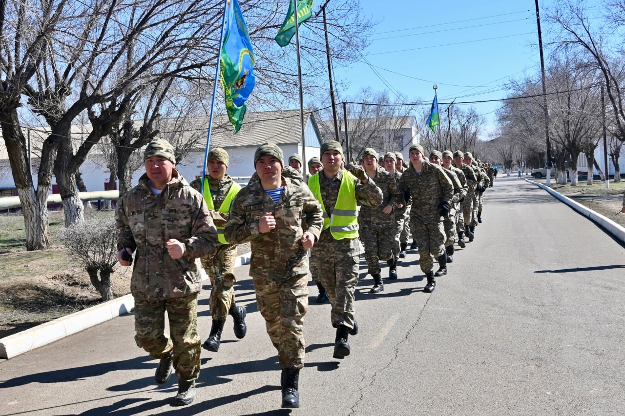 Қарулы күштердің мыңдаған әскери қызметшісі Наурызнама онкүндігіне арналған жаппай жүгіруге қатысты