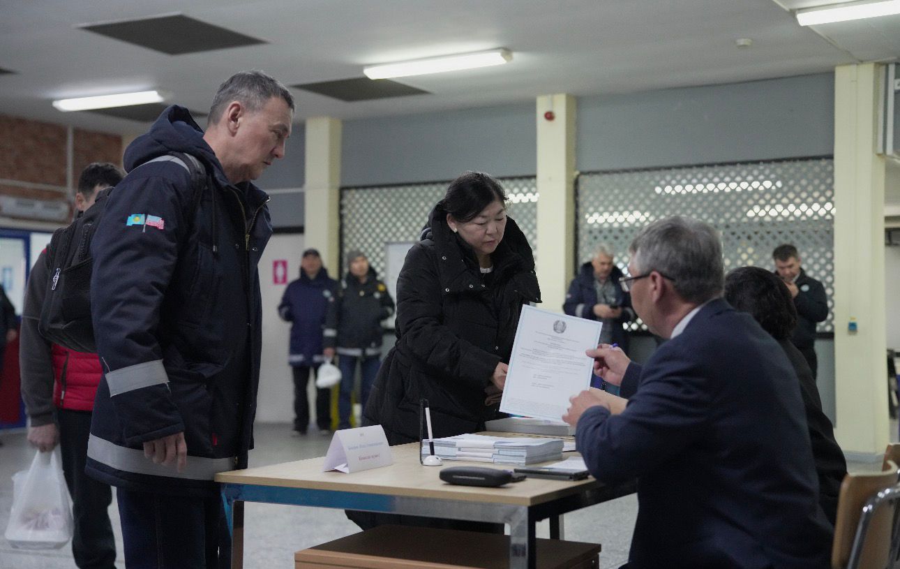 Теңіз кен орнында референдумда дауыс беру қарқынды жүріп жатыр