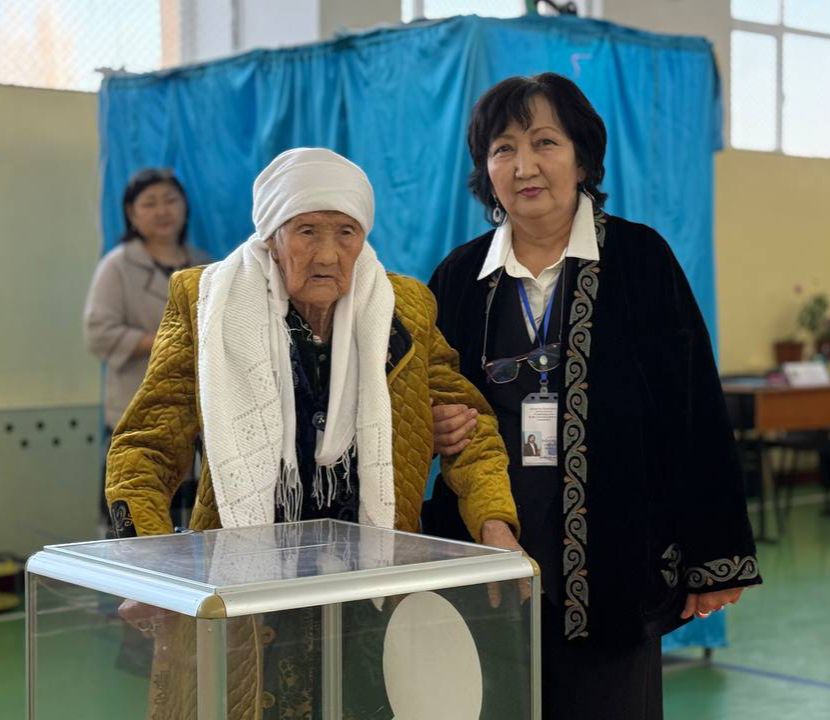 Бүгін таңмен таласа күллі Қазақстандықтар мемлекет болашағы үшін ең маңызды шешімнен еш қалыс қалмай дауыс беруде