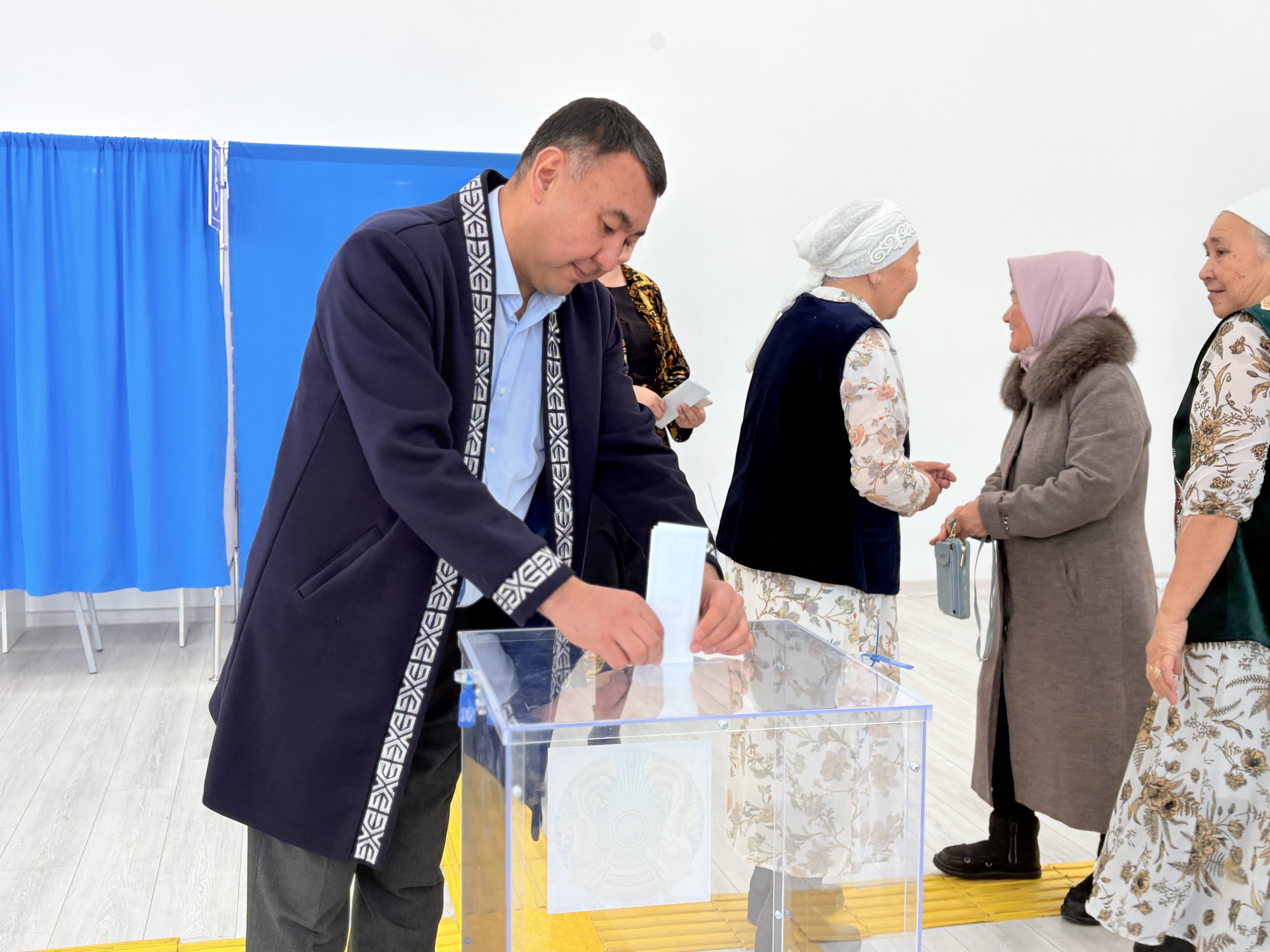 Аудан әкімі Ізгілік Тынымгереев референдумда дауыс берді