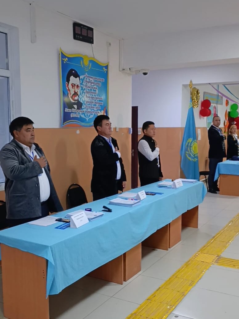 В КЕЛЕССКОМ РАЙОНЕ ОТКРЫЛИСЬ УЧАСТКИ РЕФЕРЕНДУМА ПОД ГОСУДАРСТВЕННЫЙ ГИМН