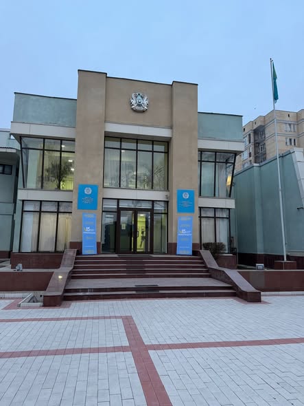 Қазақстан Республикасының жаңа Конституциясын қабылдау мәселесі бойынша жалпыхалықтық референдум аясында Бішкек қаласында орналасқан №428 референдум учаскесі өз жұмысын бастады.