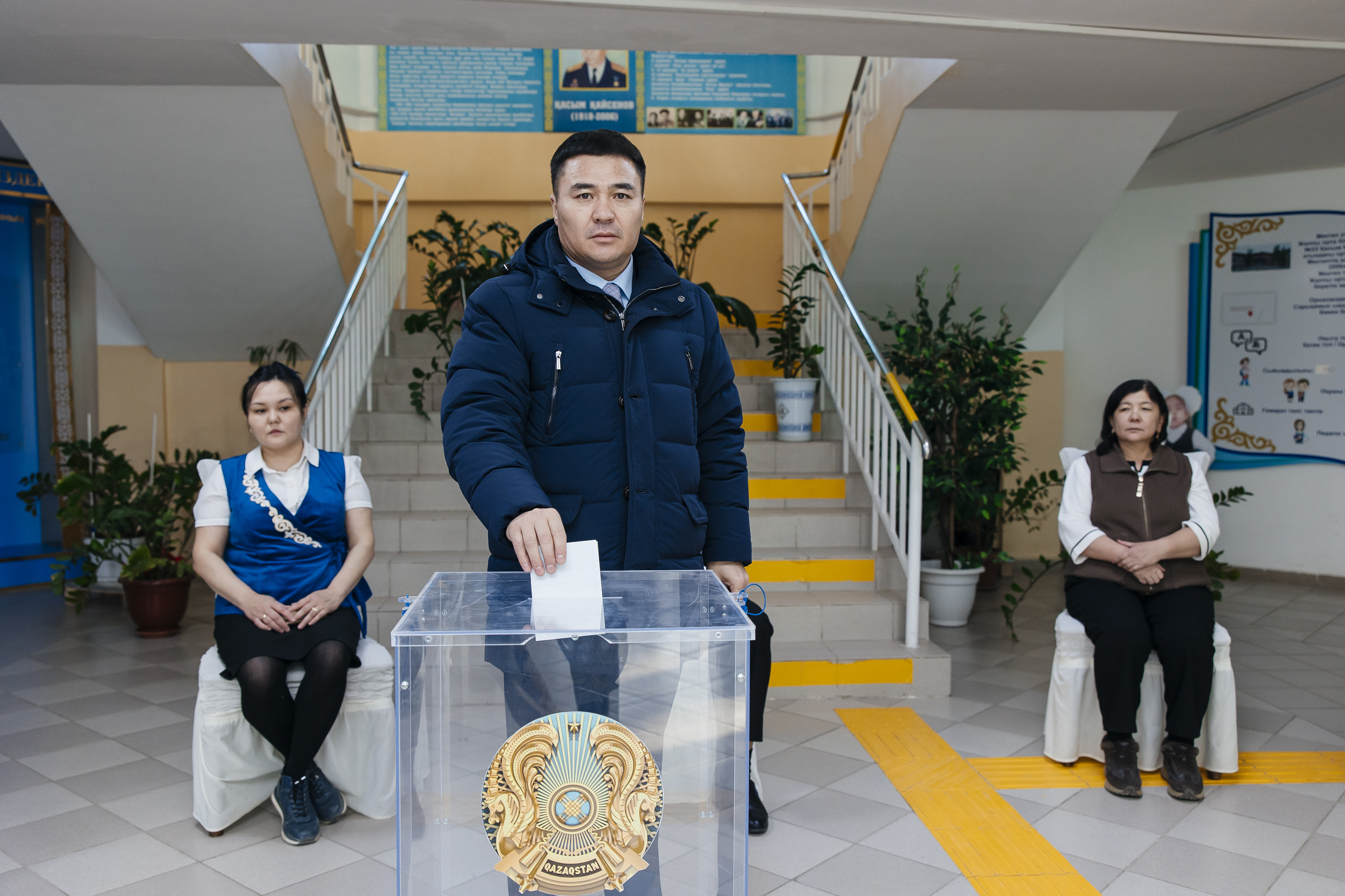 Председатель областного маслихата проголосовал на республиканском референдуме