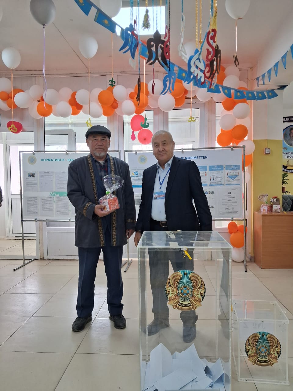 МАҚТААРАЛДА БІРІНШІ БОЛЫП ДАУЫС БЕРГЕНДЕРГЕ СЫЙЛЫҚТАР ҮЛЕСТІРІЛДІ