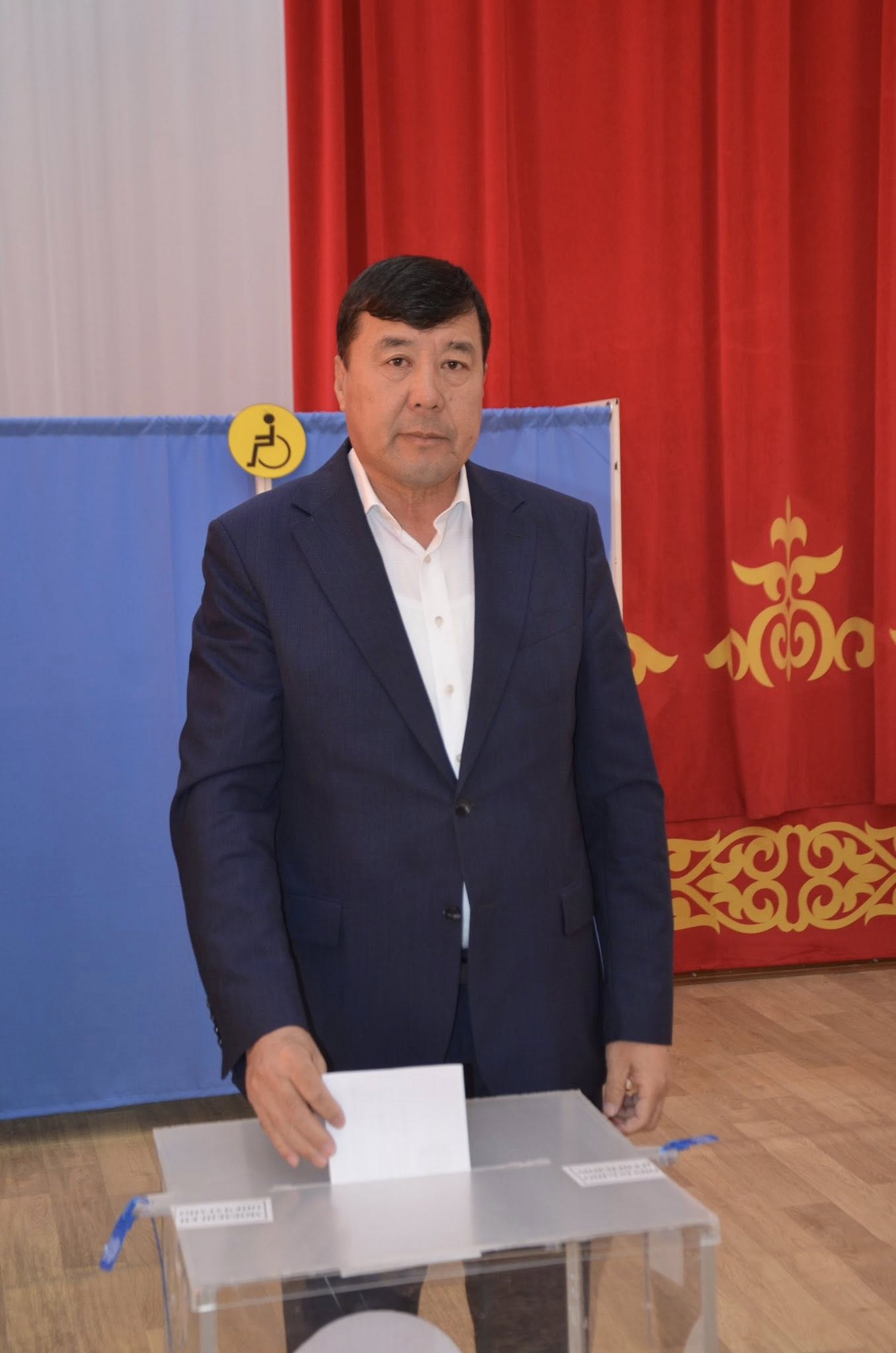 АКИМ РАЙОНА АЙТБАЙ ЖАНДАРБЕКОВ ПРИНЯЛ УЧАСТИЕ В РЕСПУБЛИКАНСКОМ РЕФЕРЕНДУМЕ