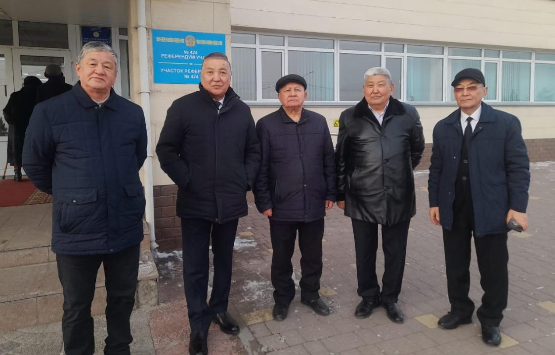 Қаскелеңде ақсақалдар референдумға алғашқылардың бірі болып келді