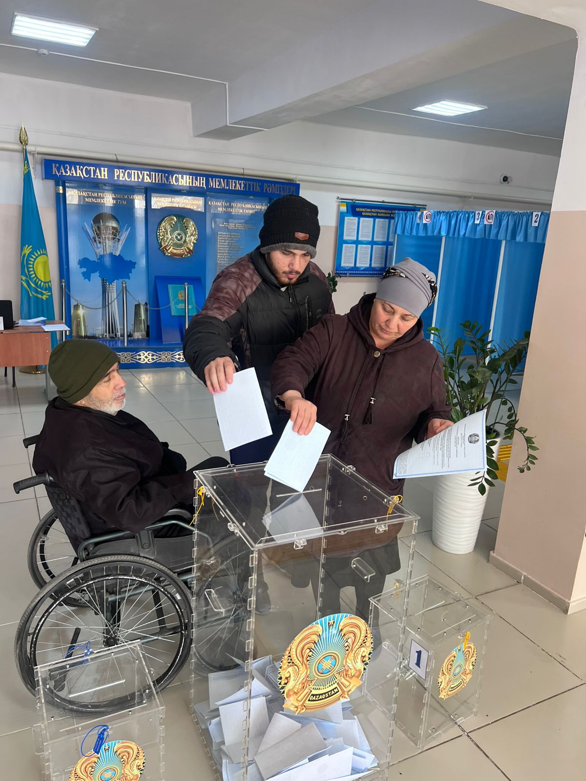 МАҚТААРАЛДА МҮМКІНДІГІ ШЕКТЕУЛІ АЗАМАТТАР ДА РЕФЕРЕНДУМҒА БЕЛСЕНДІ ҚАТЫСУДА