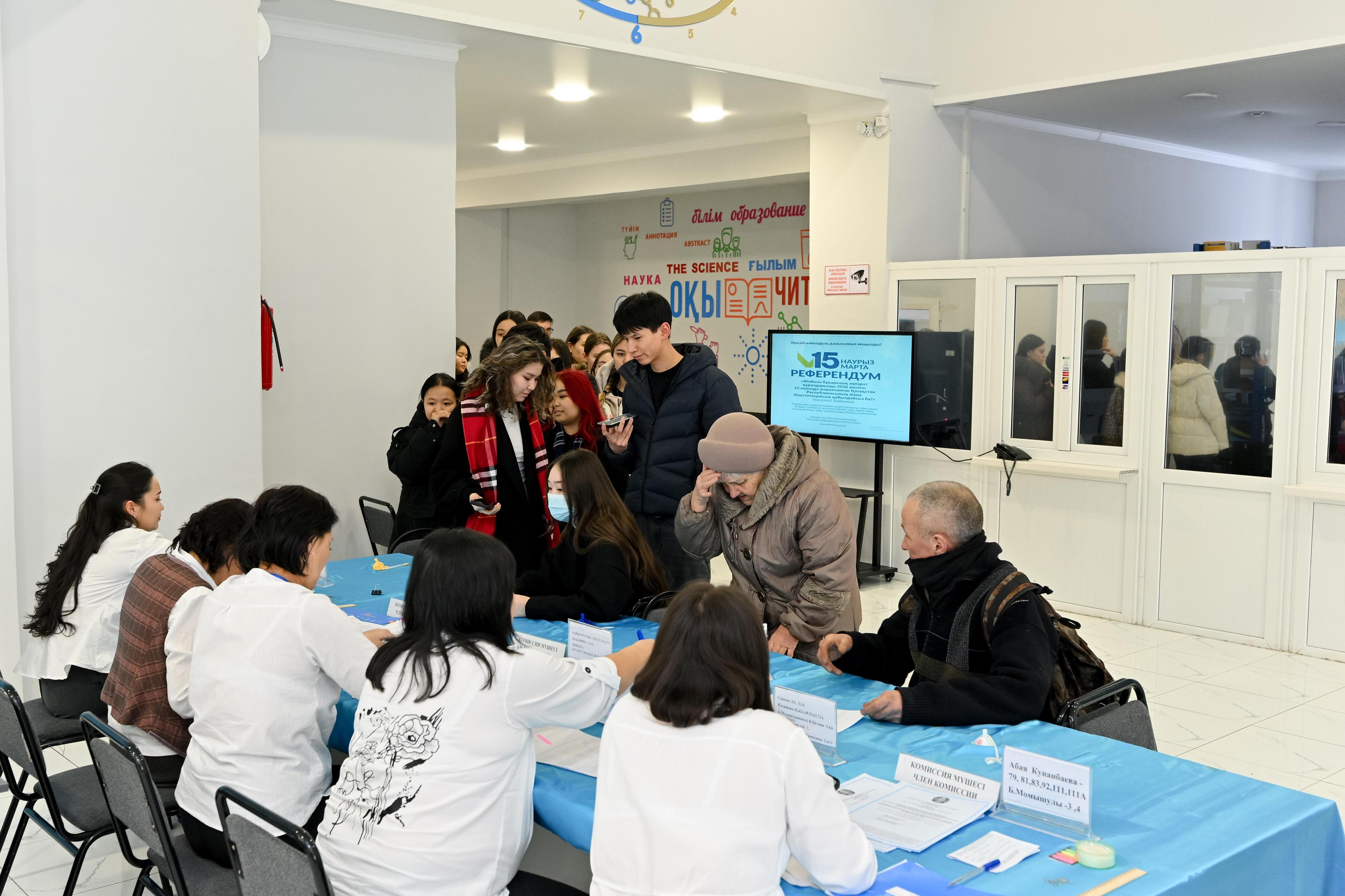 Облыс әкімі референдумда дауыс берді