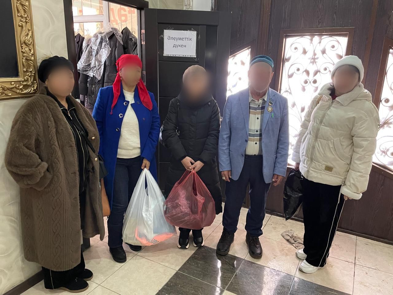 Шымкент қаласы Абай ауданы әкімі аппаратының ұйымдастыруымен 15 наурыз – "Қайырымдылық күніне" орай әлеуметтік тұрғыда аз қамтылған және көпбалалы отбасыларға азық-түлік себеттері таратылды.