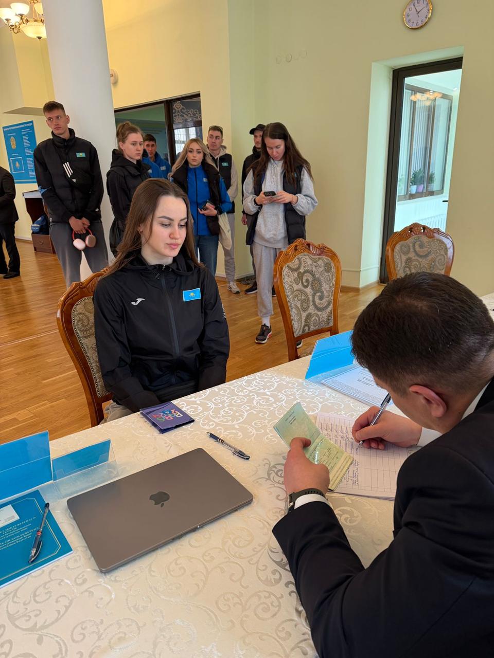 Қазақстан Республикасының Конституциясына өзгерістер мен толықтырулар енгізу мәселесі бойынша жалпыхалықтық референдум аясында Бішкек қаласында орналасқан №428 референдум учаскесі өз жұмысын аяқтады.