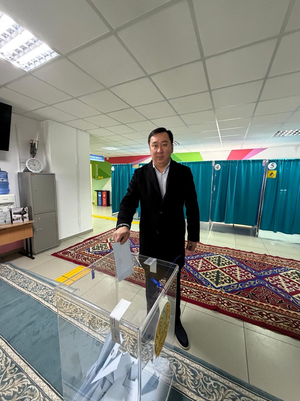 Көлік министрлігінің басшылығы жаңа Конституция бойынша республикалық референдумда дауыс берді