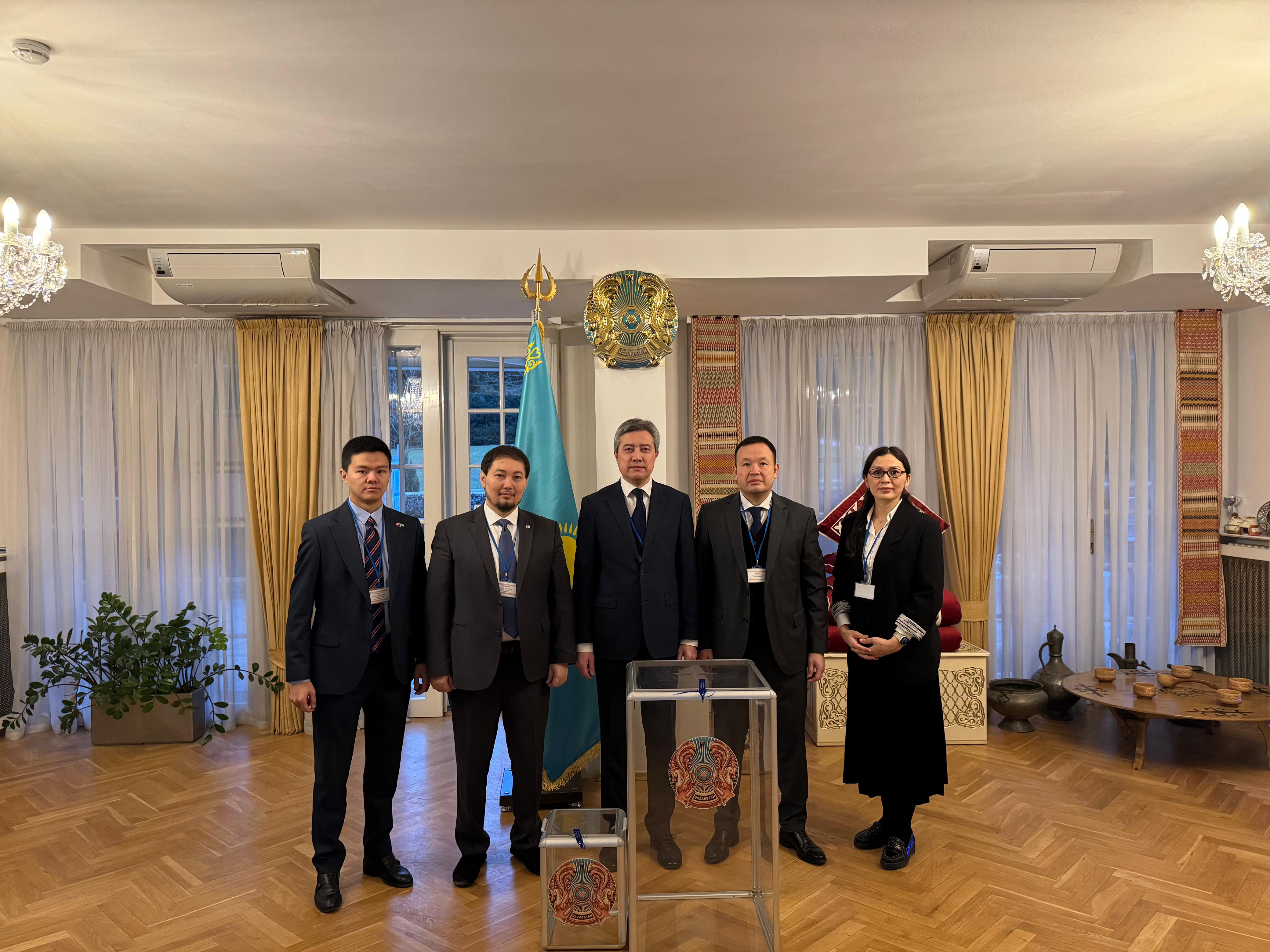 Қазақстанның Чехиядағы Елшілігінде №437 референдум учаскесі ашылды