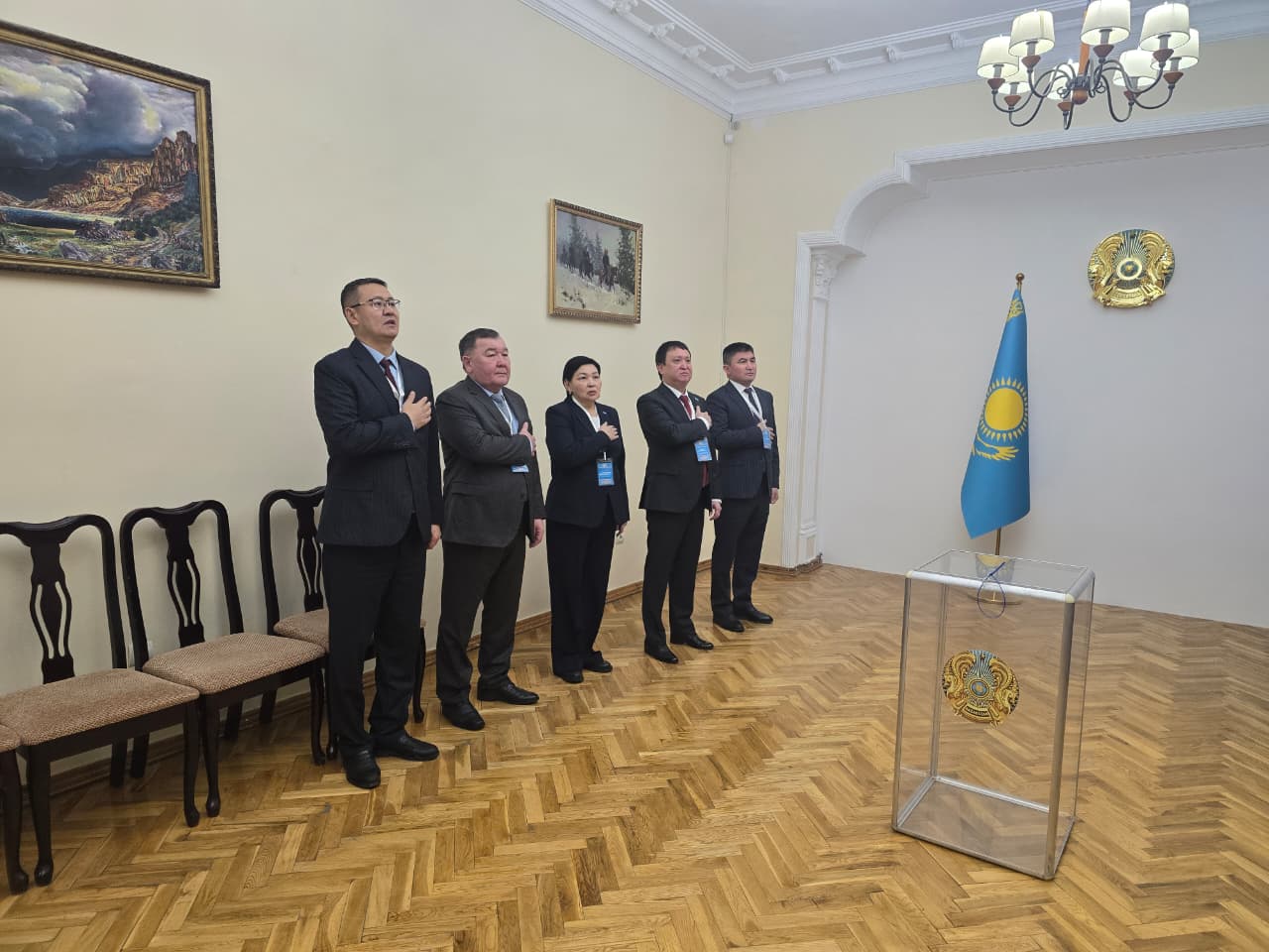 Қазақстан Республикасының Тәжікстан Республикасындағы Елшілігінің жанындағы №436 референдум учаскесі дауыс беру үшін ашылды.