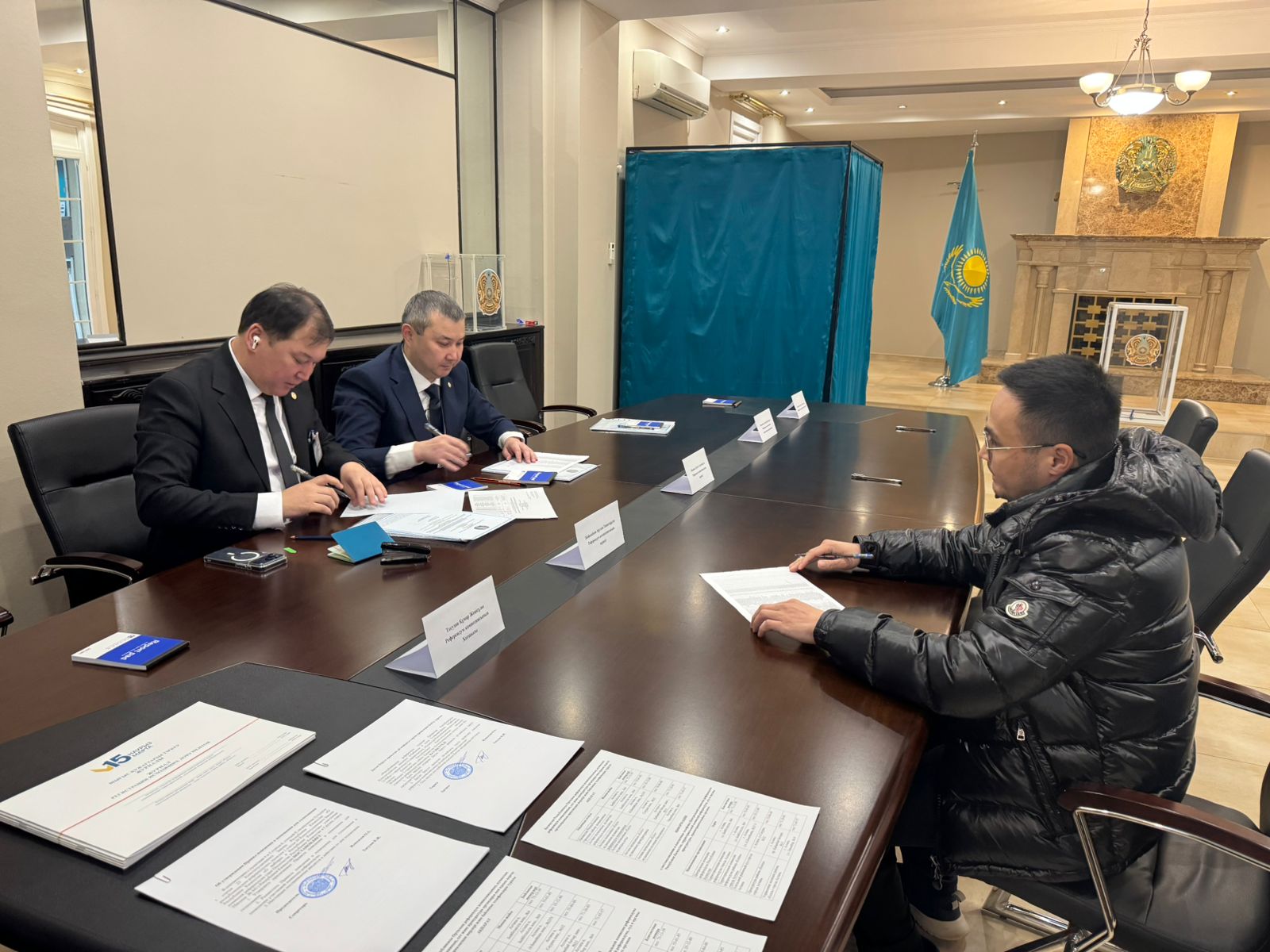 Граждане Казахстана в Грузии приняли участие в республиканском референдуме