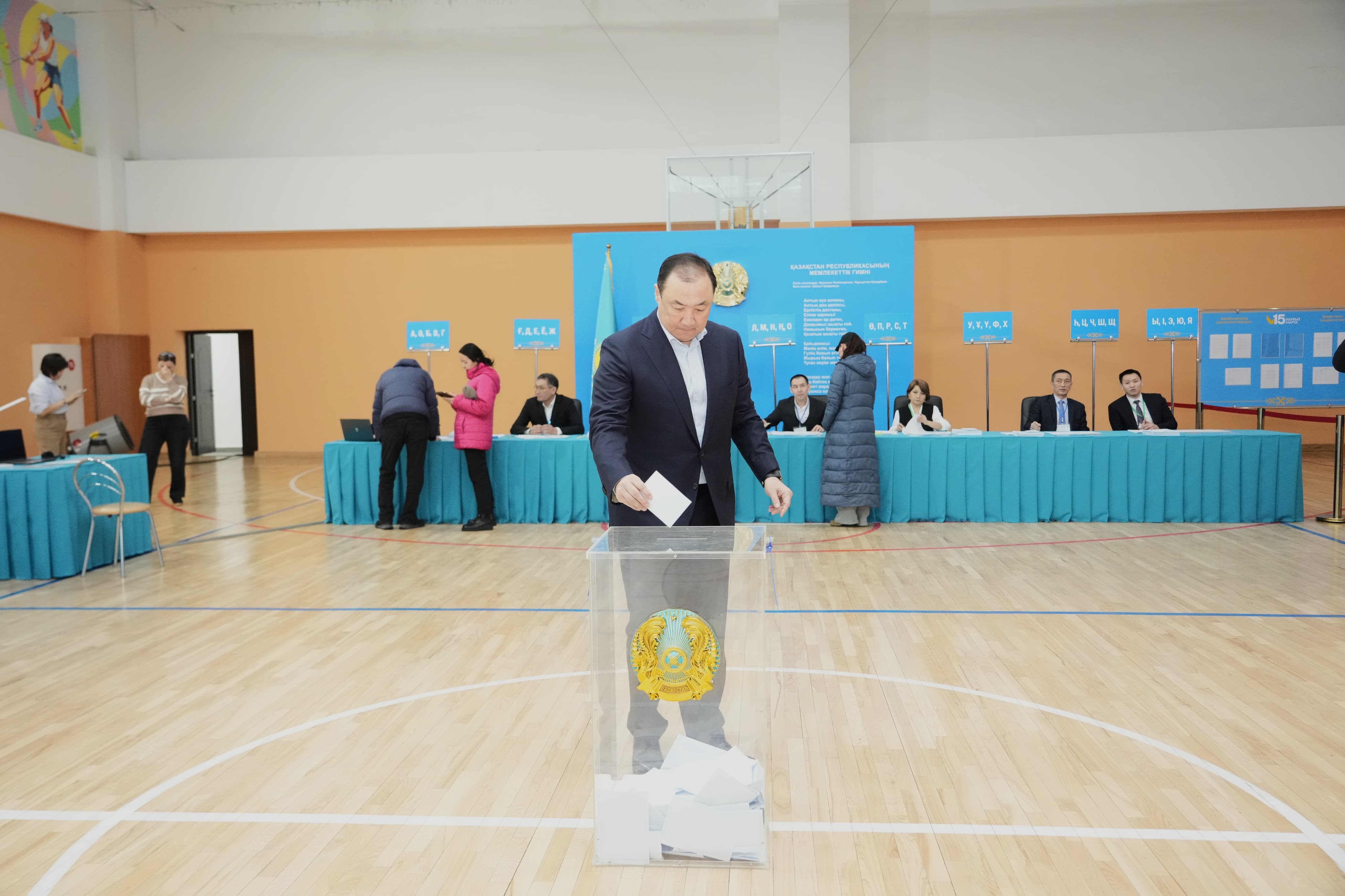 Көлік министрі Нұрлан Сауранбаев республикалық референдумда дауыс берді