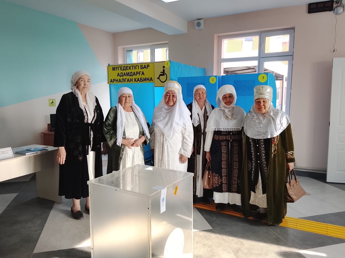 КЕЛЕС АУДАНЫНЫҢ ТҰРҒЫНДАРЫ ҰЛТТЫҚ КИІМДЕ РЕФЕРЕНДУМҒА ҚАТЫСТЫ