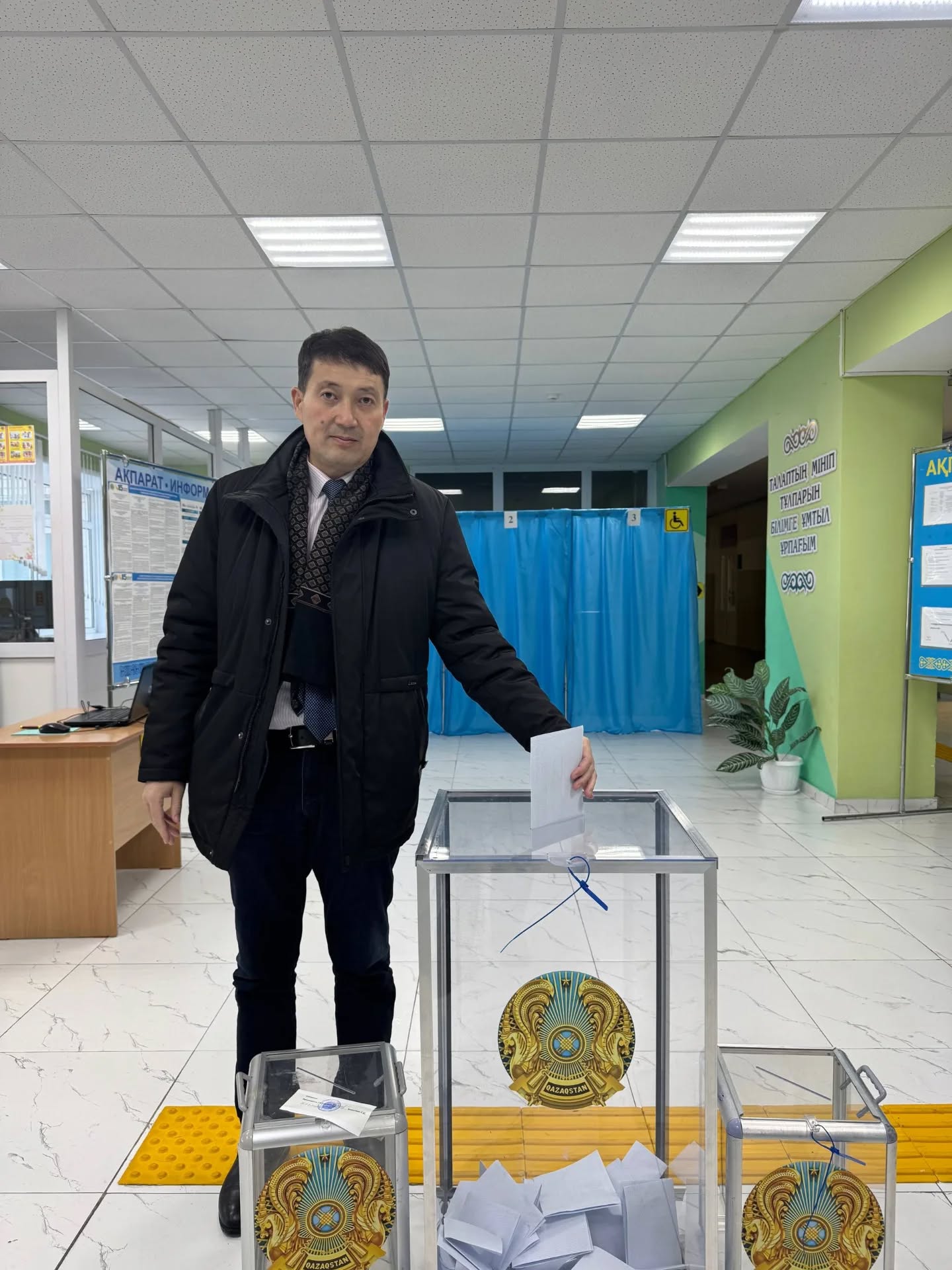 Аудан әкімі Е.Қ. Жаров 2026 жылғы 15 наурызда республикалық референдумға қатысты