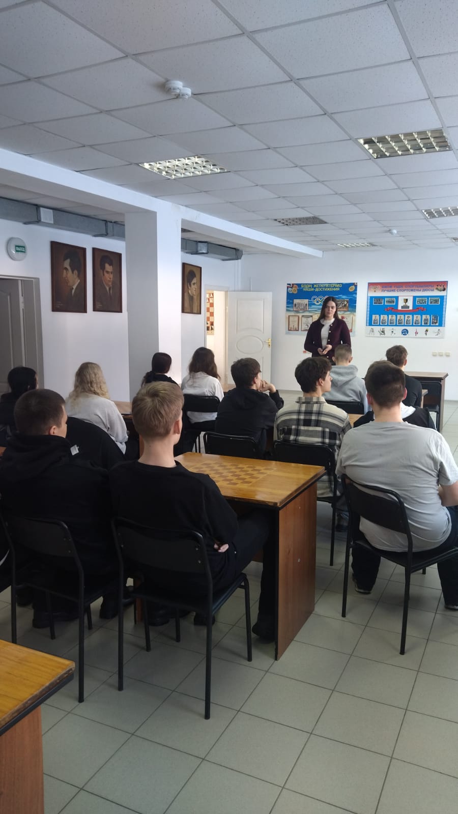 Спортшылар мен жаттықтырушылар құрамымен ақпараттық-түсіндіру іс-шарасы