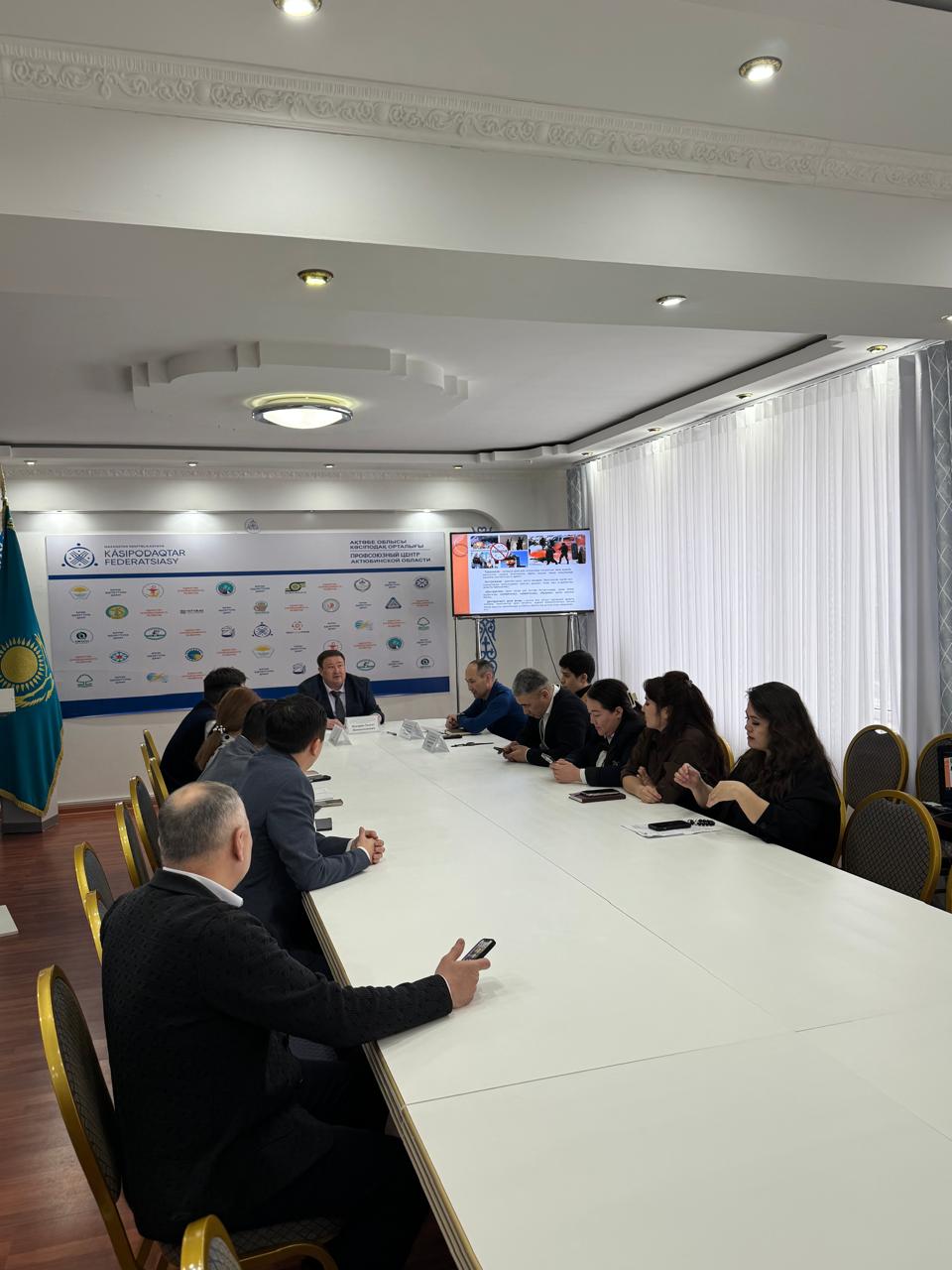 Ағымдағы жылдың 11 наурызында Департаментте «Аңсар» ақпараттық талдау орталығы өкілдерінің қатысуымен жұмыс кездесуі өтті.