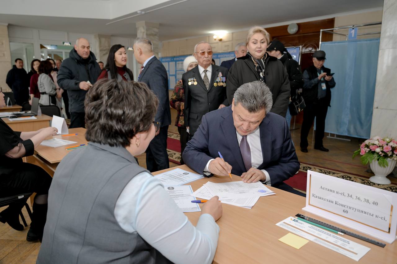 Аким Северо-Казахстанской области проголосовал на референдуме