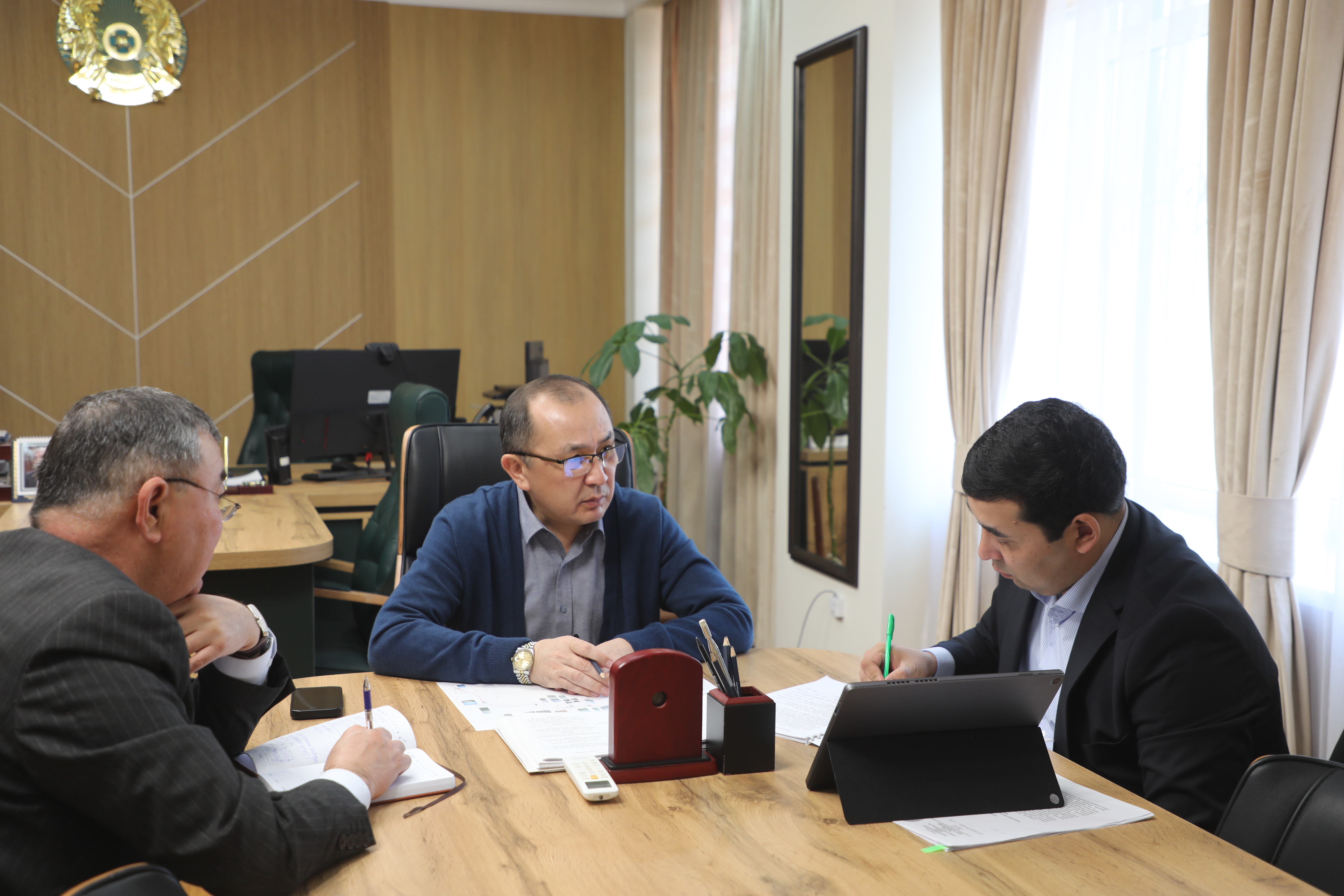 САРЫАГАШ:ОБСУДИЛИ ПРОЕКТ СТРОИТЕЛЬСТВА ОБЪЕЗДНОЙ ДОРОГИ РЕСПУБЛИКАНСКОГО ЗНАЧЕНИЯ «ГОРОД САРЫАГАШ»