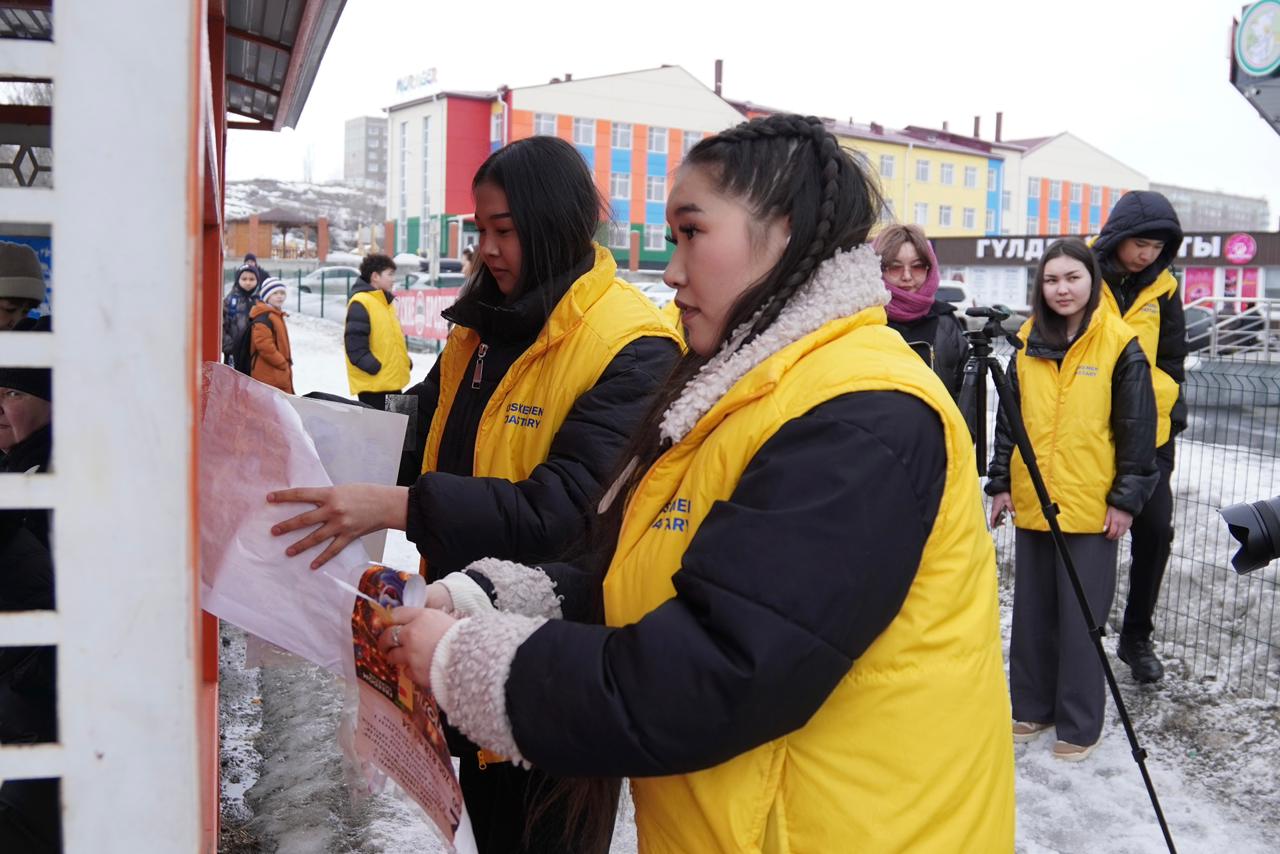 Өскемен жастары қаланы заңсыз жарнамадан тазарту акциясына қатысты