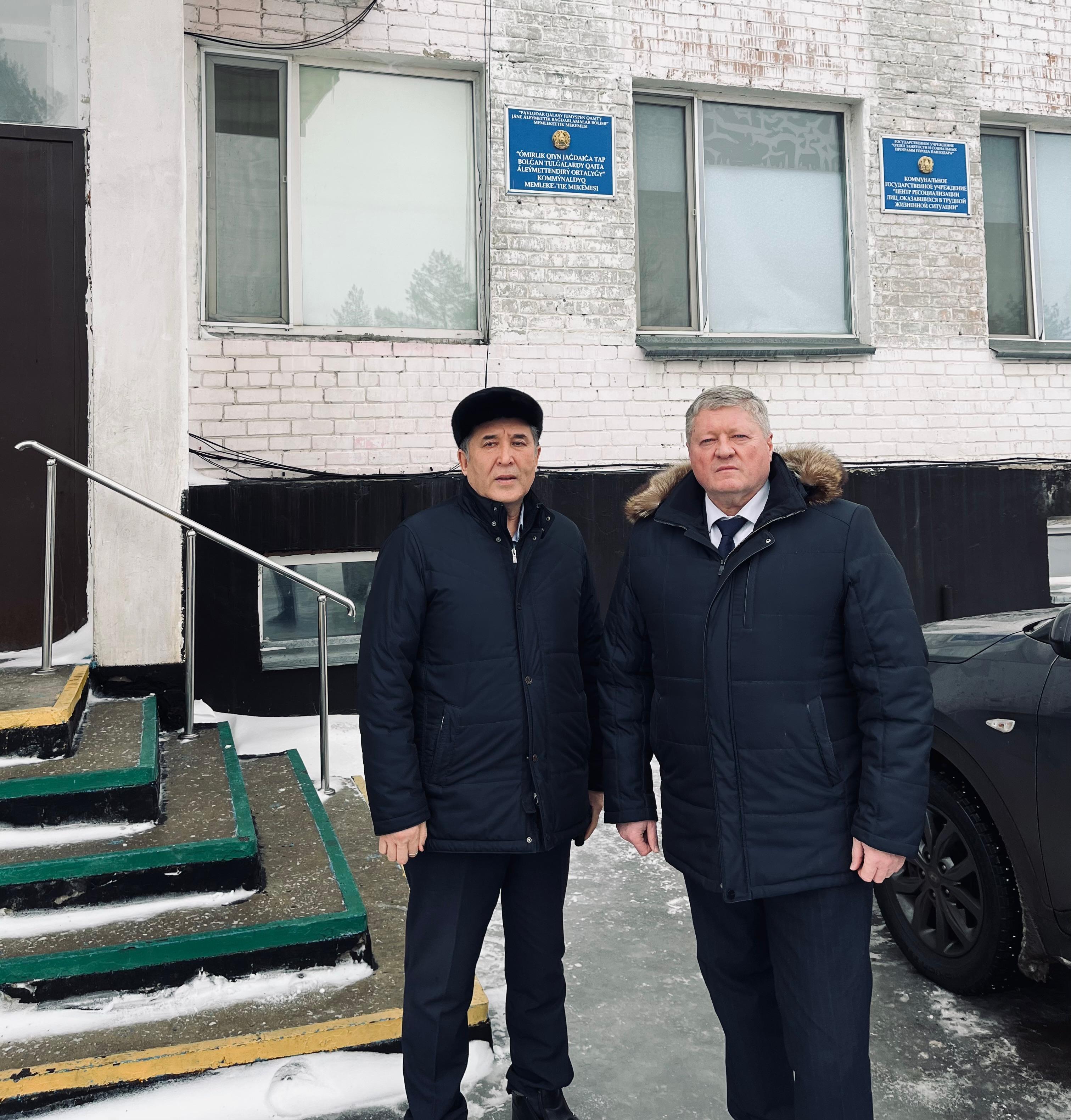 Өкіл Павлодар қаласының өмірлік қиын жағдайға тап болған адамдарды қайта әлеуметтендіру орталығына барды