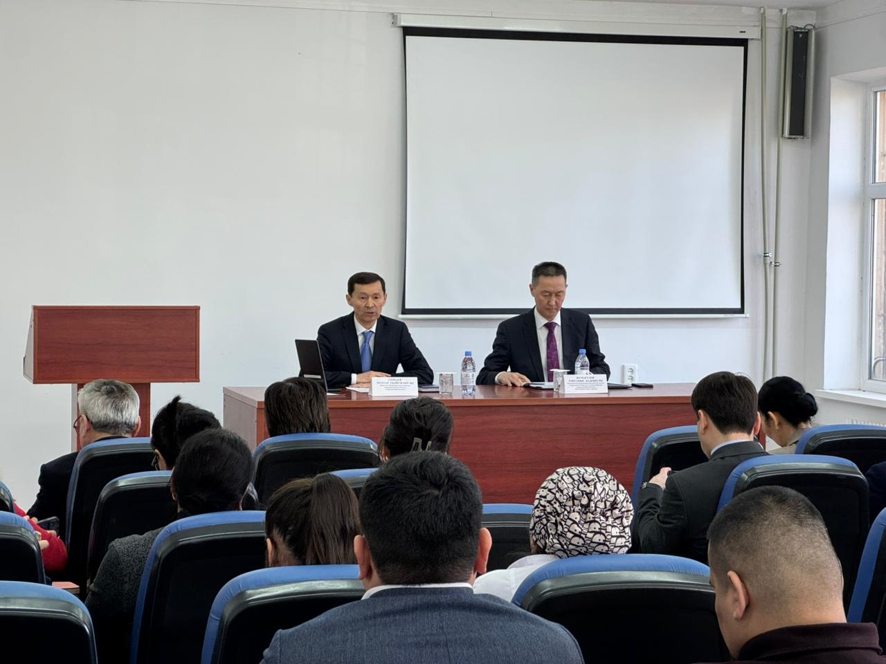 Мемлекеттік қызметшілерге кеңес өткізілді