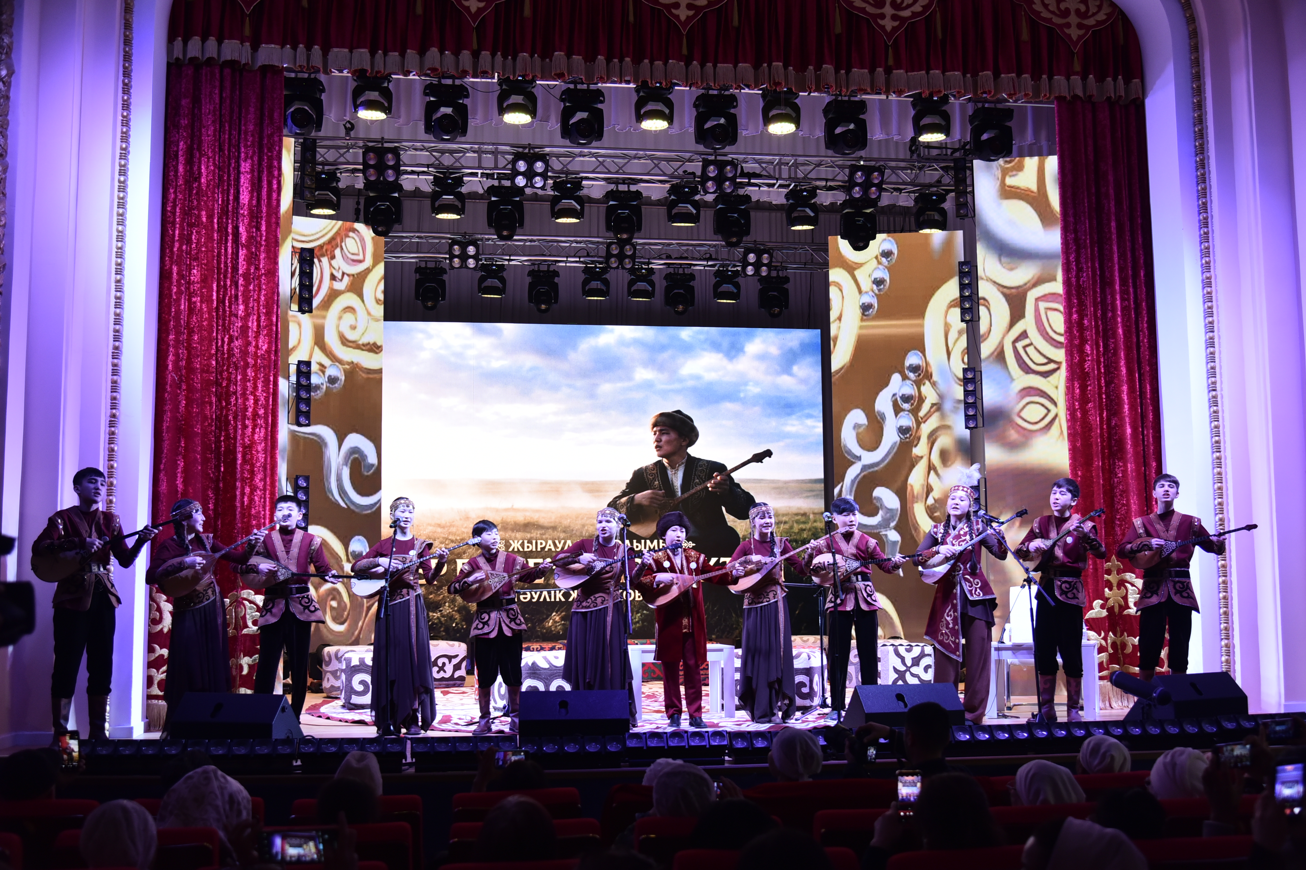 Ақтөбеде 24 сағаттық жыр кеші басталды