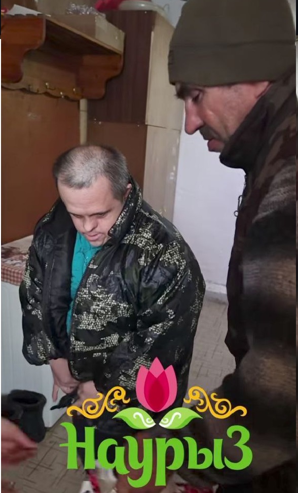 Депутат Жаркаинского районного маслихата Б. Айтпаева совместно с Молодежным ресурсным центром в рамках благотворительного дня 15 марта раздала продовольственные корзины нуждающимся.