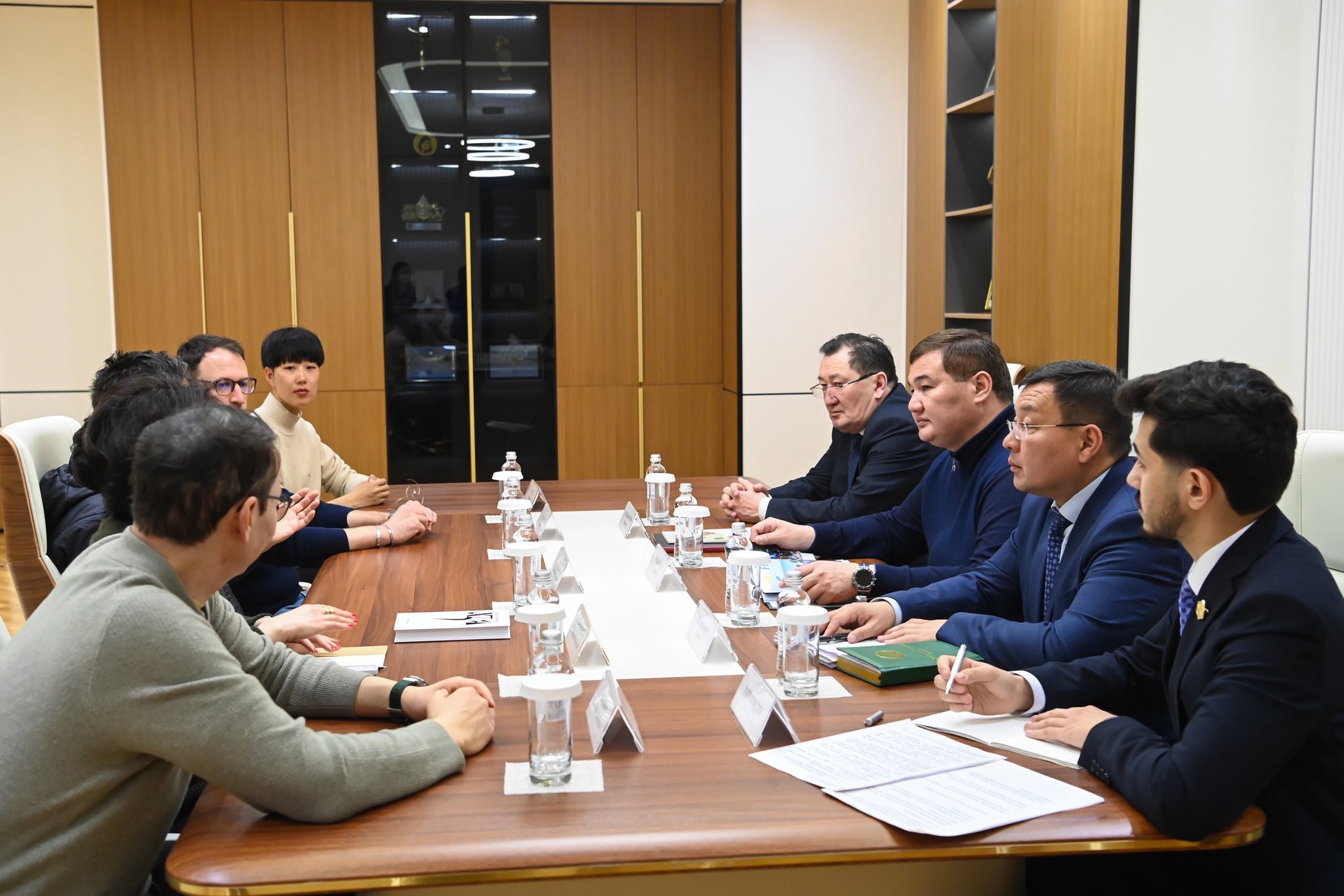 Аймақ басшысы Болат Өтемұратов Қорының өкілдерімен және Берклидегі Калифорния университетінің ғалымдарымен кездесті