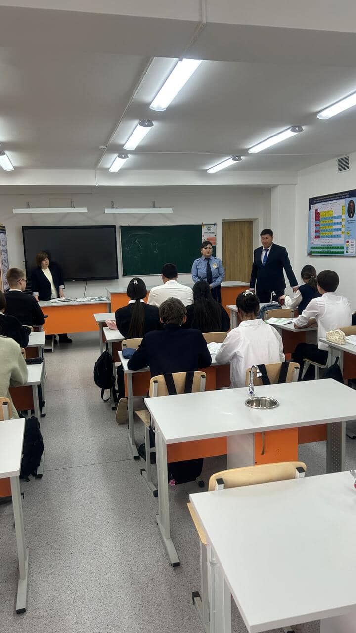 &nbsp;«Жамбыл облысы әкімдігінің білім басқармасы Тараз қаласының білім бөлімінің № 18 мектеп &nbsp;КММ-нің &nbsp;9 сынып оқушыларына «Жас-өспірімдердің&nbsp; құқықтық сауаттылығы мен мәдениетін қалыптастыру, «Заң және тәртіп» қағидаларын ілгерілету мақсатында кездесу өткізілді.