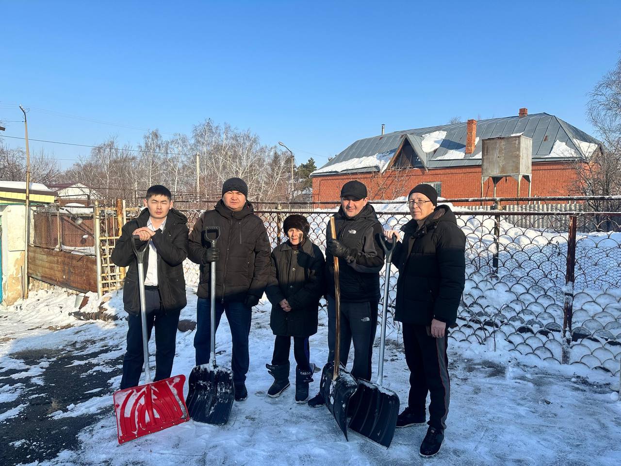 Аға буынға қамқорлық жасау, өзара көмек және тату көршілік —  маңызды құндылықтар.