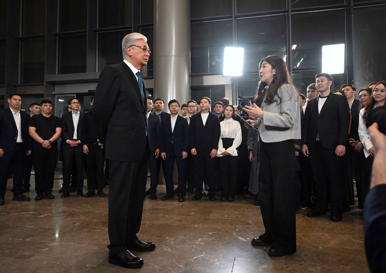 Мемлекет басшысы референдумға белсене қатысқан жастармен әңгімелесті