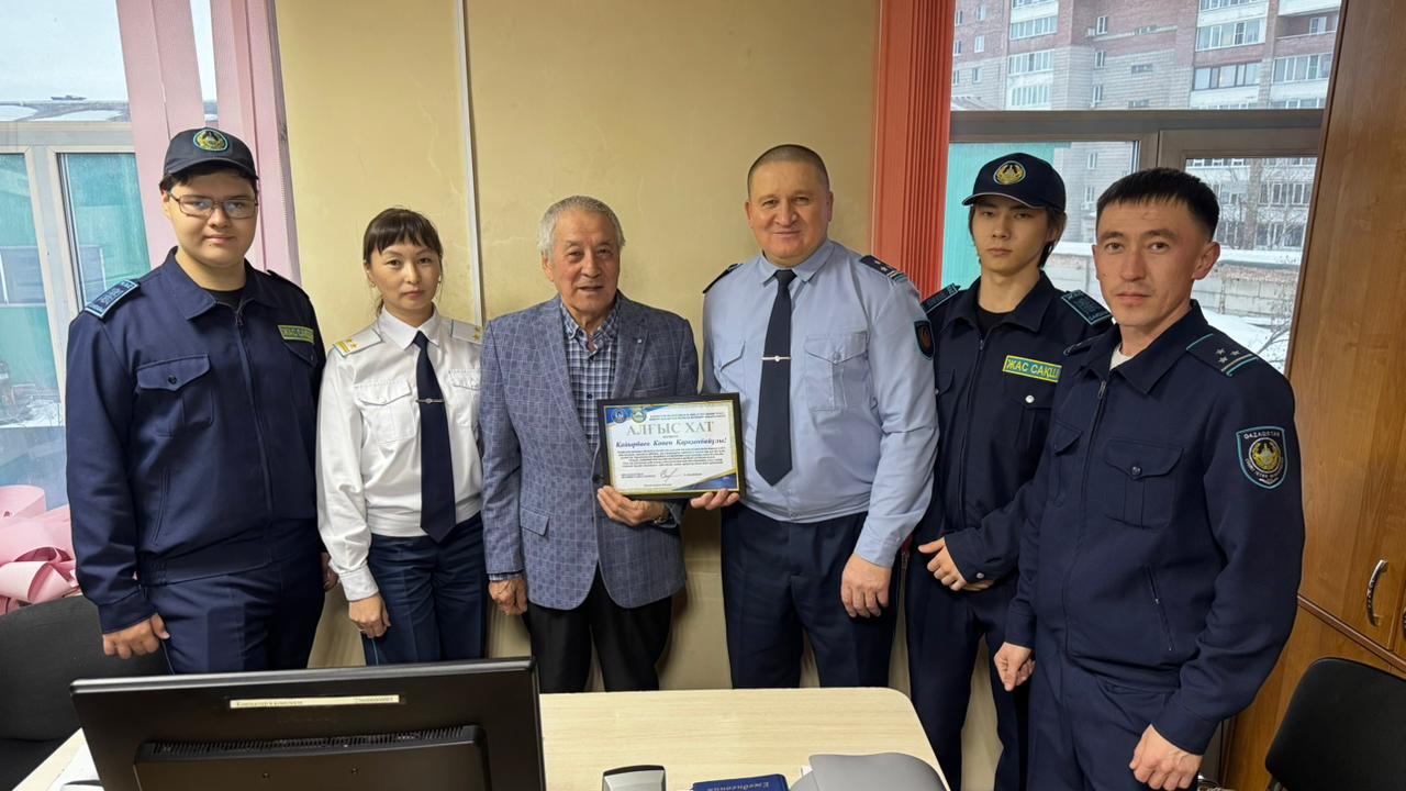 Көрісу күнін мерекелеу аясында Шығыс Қазақстан облысының полиция қызметкерлері «Жас сақшылар» сыныбының оқушыларымен бірлесіп, ішкі істер органдарының ардагері — отставкадағы милиция полковнигі Қайырбаев Көпен Қарқынбайұлына арнайы барып, құрмет көрсетті