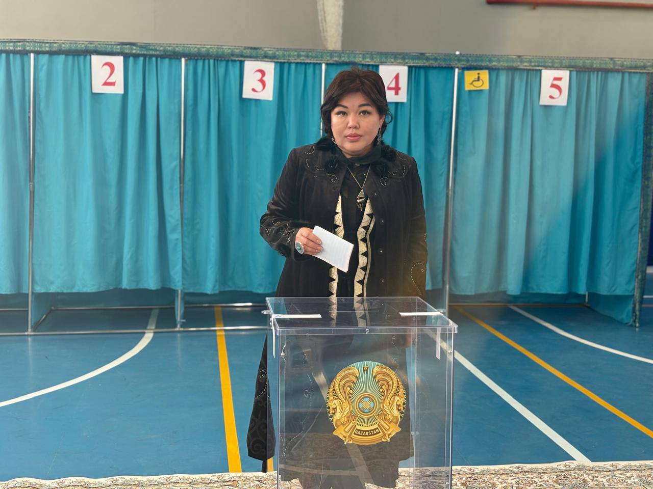 Маңғыстау облыстық мәслихатының депутаты референдумда дауыс берді