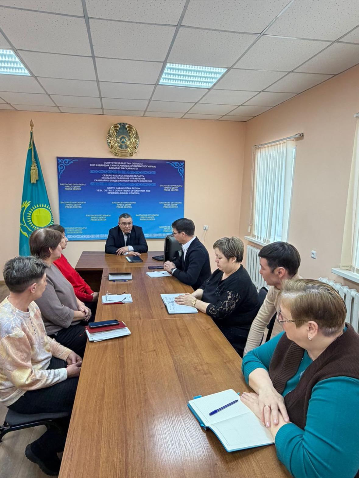 🚘СҚО бас мемлекеттік санитариялық дәрігері Әсет Жұматаев жұмыс сапарымен Есіл ауданына барды.