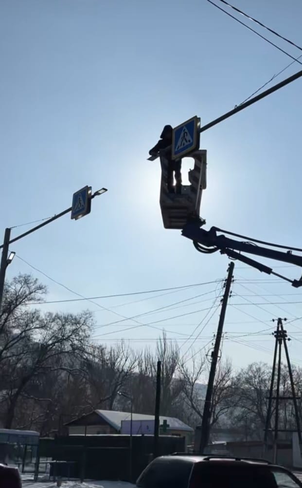 Жарықтандыру шамдарын ауыстыру және қалпына келтіру жұмыстары жүргізілуде.