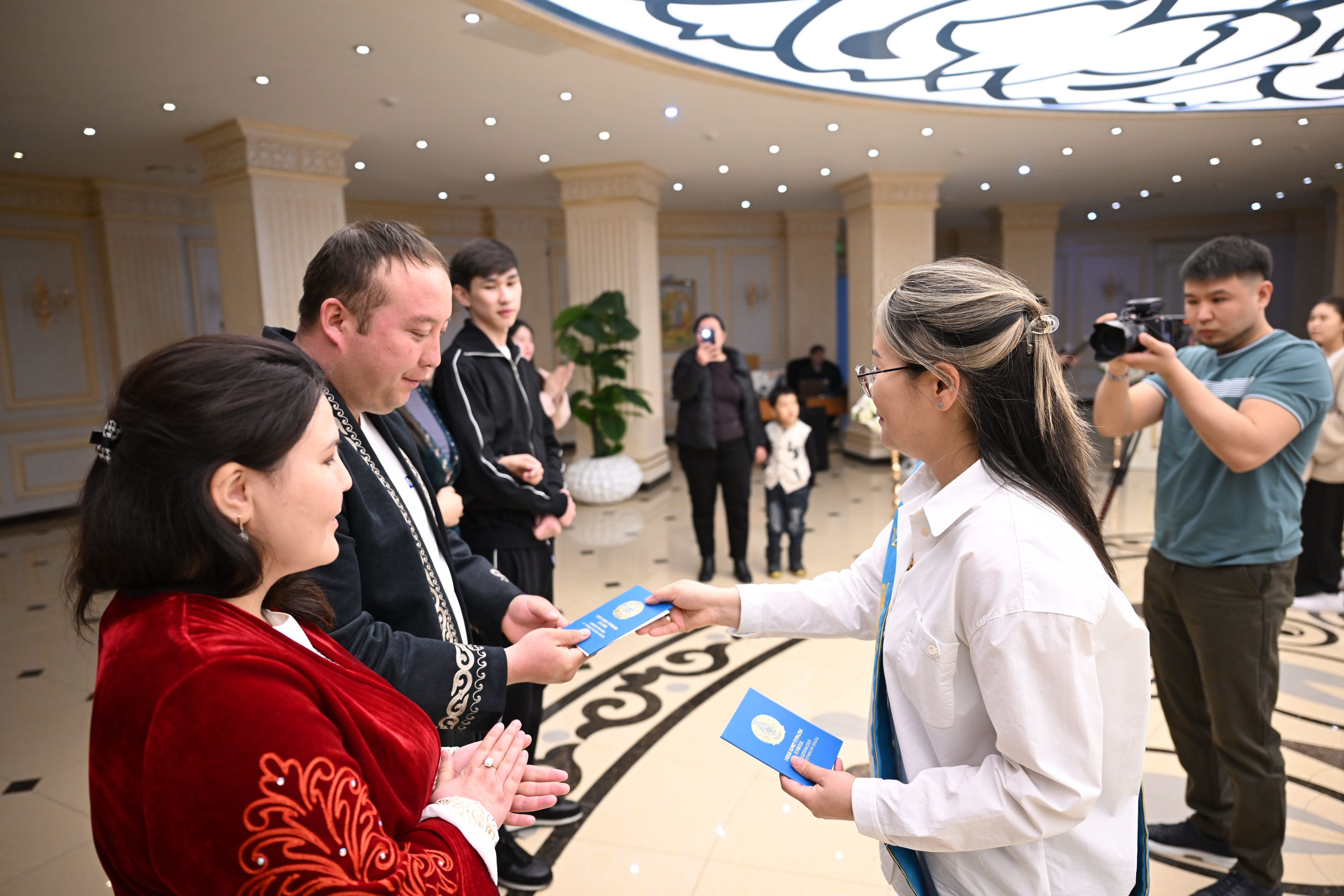 Наурызнама – 2026: Талдықорғанда «Шаңырақ күнінде» төрт жұп бір мезгілде салтанатты түрде неке қиды