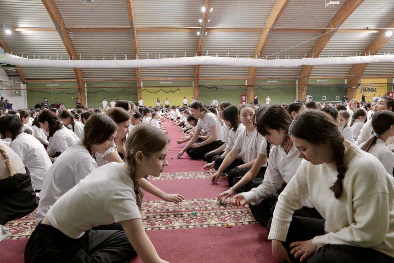 Көкшетауда бес асық ойынында ұлттық рекорд орнатылды