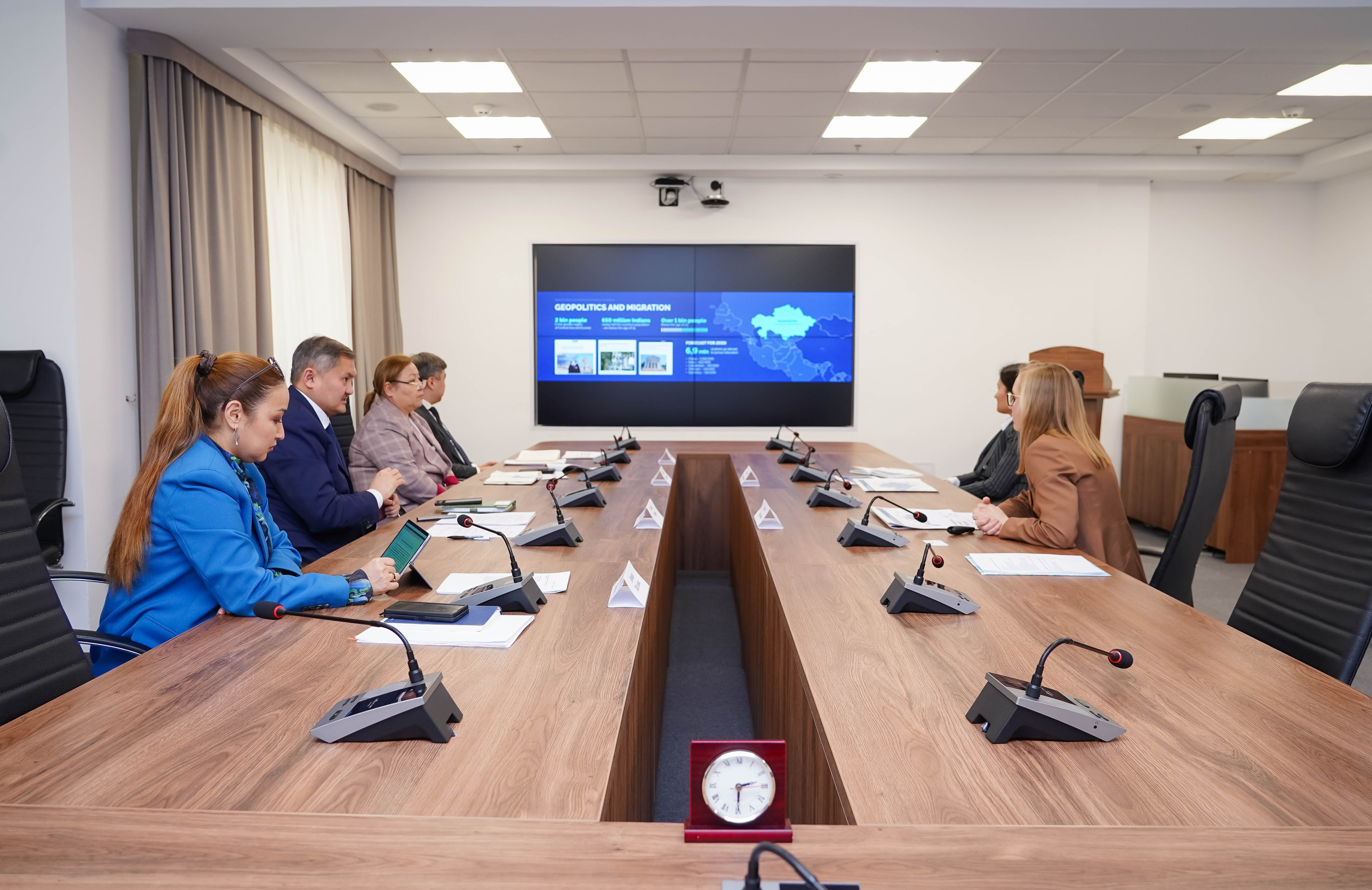 Министр науки и высшего образования провел встречу с представителями компании Google