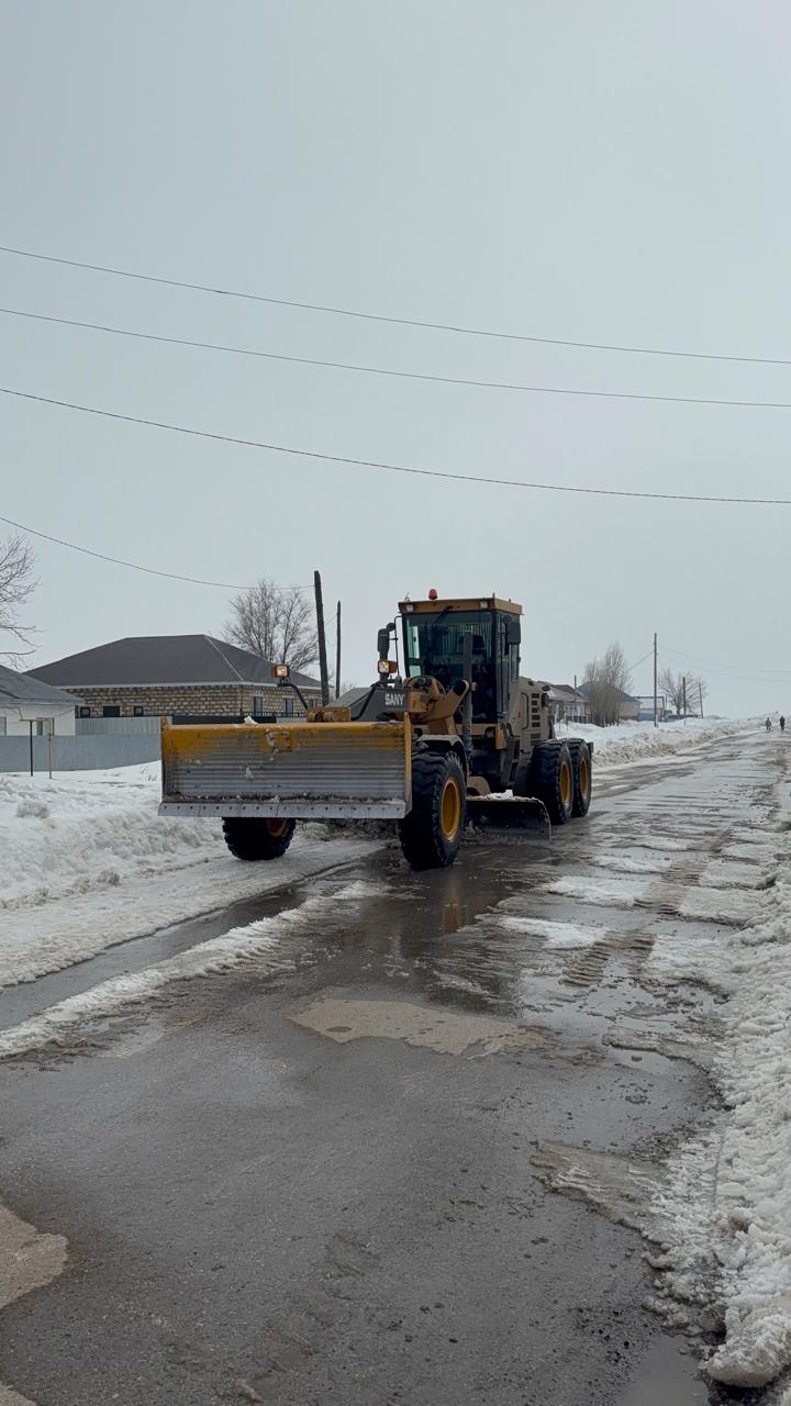 Үшқұдық ауылында көктемгі ауа райының әсерінен пайда болған жағдайларға байланысты ауылішілік жолдарды тазарту жұмыстары жүргізілді.