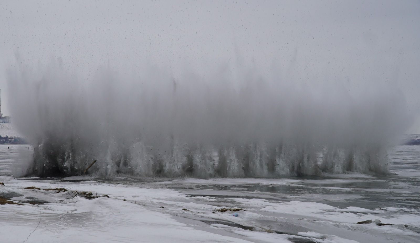 Көкшетауда су тасқынына қарсы іс-шаралар аясында жарылыс жұмыстары жүргізілуде