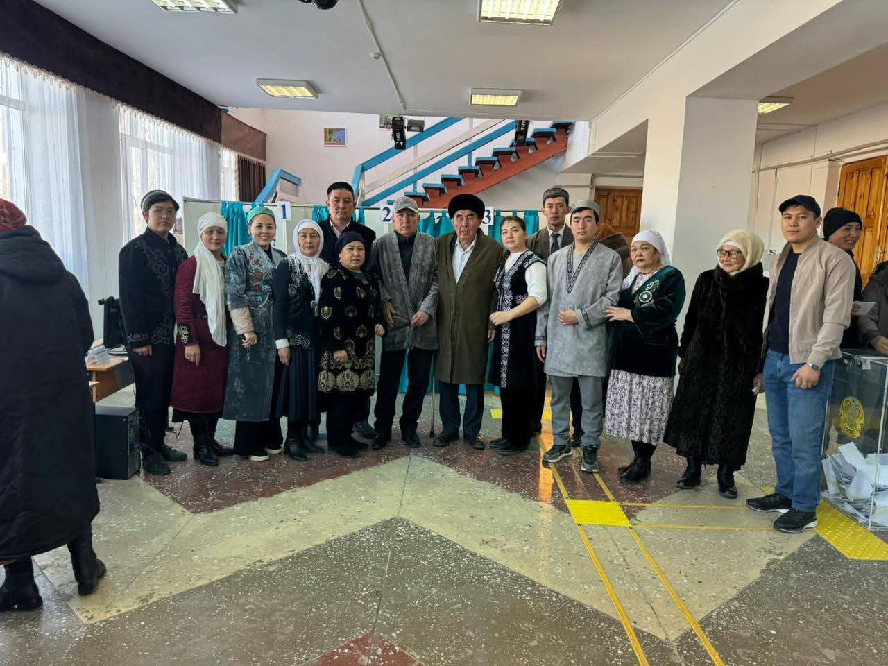 «Мерейлі отбасы» байқауының жеңімпазы – әбсадықовтар отбасы да белсенділік танытып, дауыс беруге қатысты.