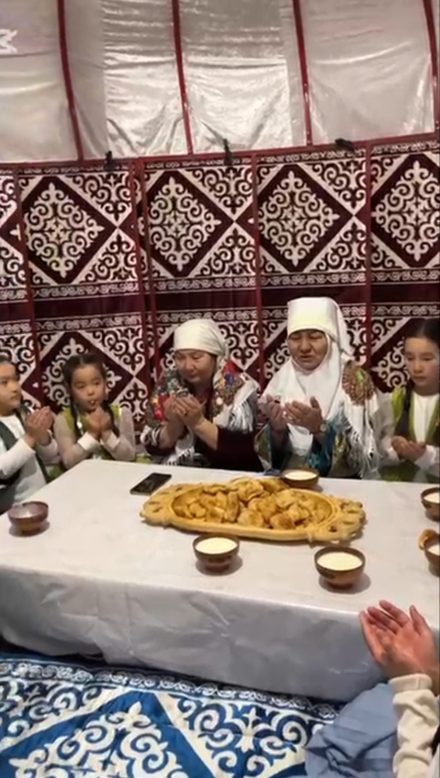 16-наурыз “Мәдениет және ұлттық салт-дәстүр” күніне орай  «Тұсау кесер» салт-дәстүрі көрсетілді.