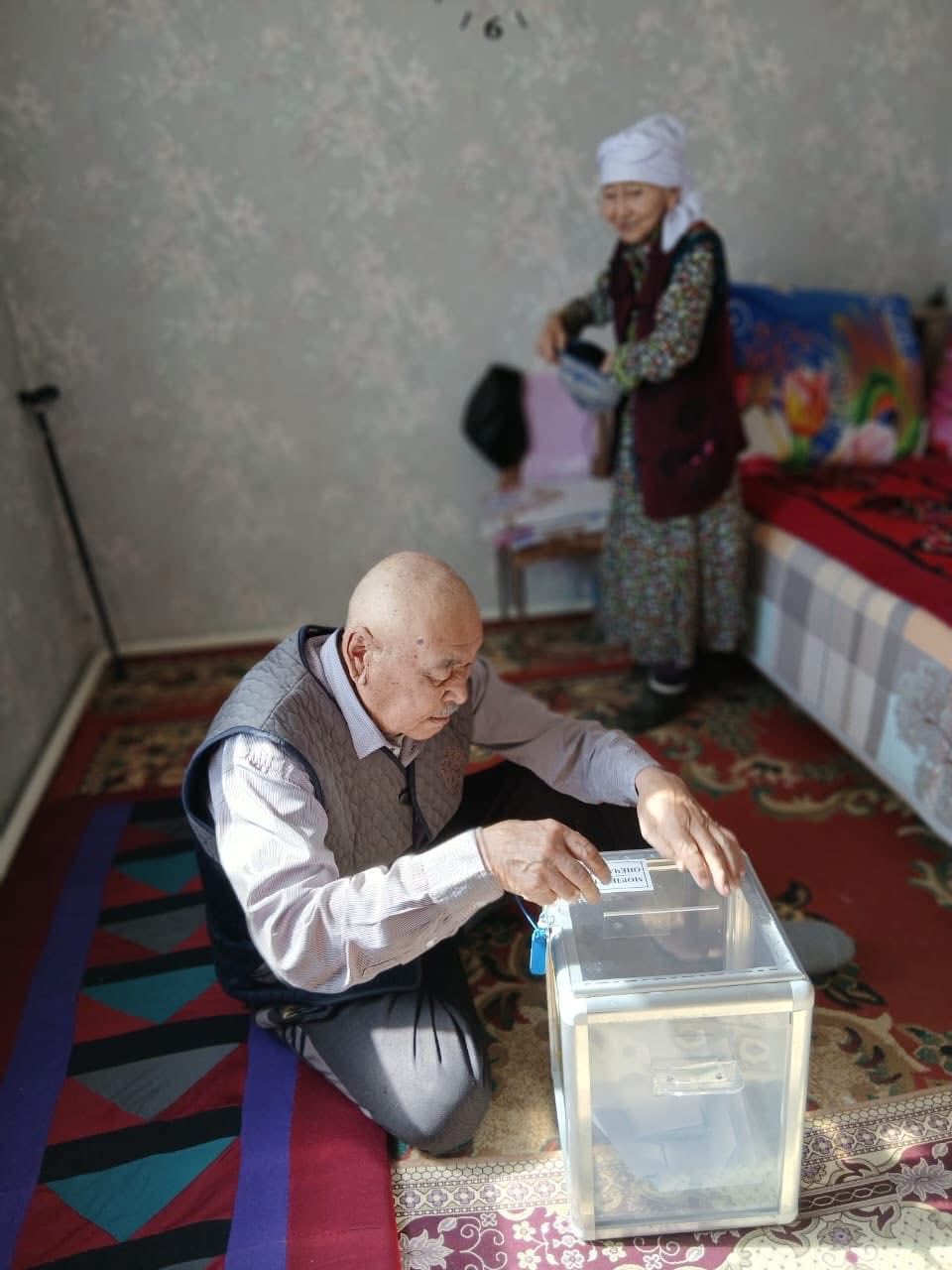 Үйден дауыс берушілерге жағдай жасалды